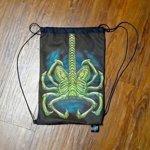 Alien Facehugger Drawstring Bag